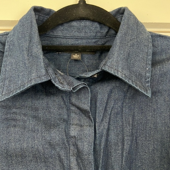 Banana Republic FITTED DENIM SHIRT - Picture 3 of 6